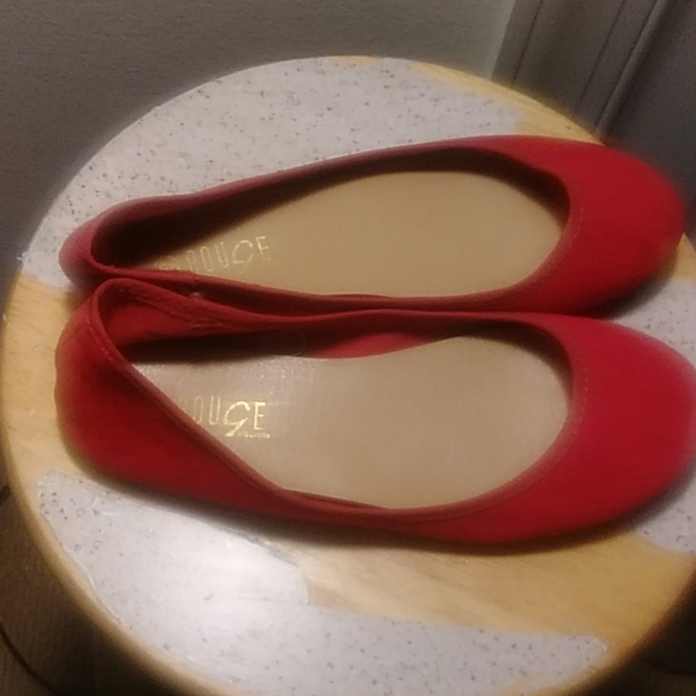 Red Flats - Picture 2 of 4
